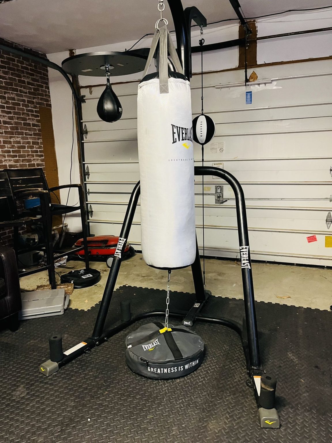 How To Connect an Everlast Heavy Bag Anchor?